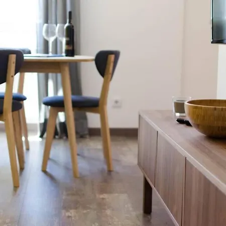 Apartment Classic, Moder 2br In A Trendy Nbh *