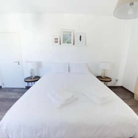 Classic, Moder 2br In A Trendy Nbh Apartment